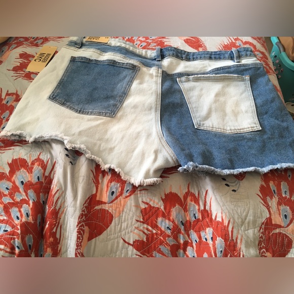 Beand new with tags . Steve Madden NYC Denim shorts - Picture 1 of 3